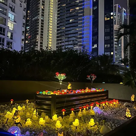 Tiki Hotel Apartments Surfers Paradise Gold Coast Exterior photo
